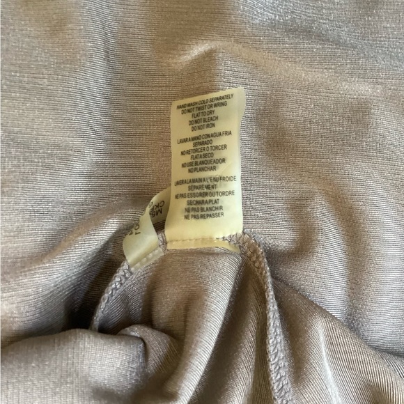 Metallic silver/gold yoke, flutter cap sleeves. - Picture 3 of 5